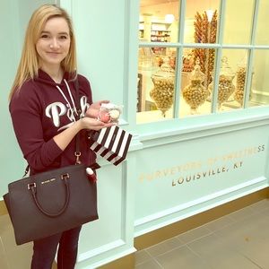 Meet your Posher, April